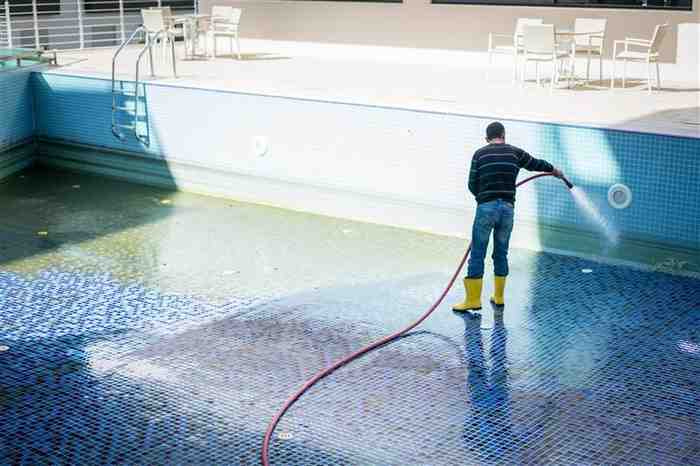 pool maintenance contractors