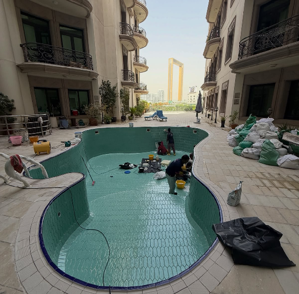 Al Waleed Holiday Homes swimming pool